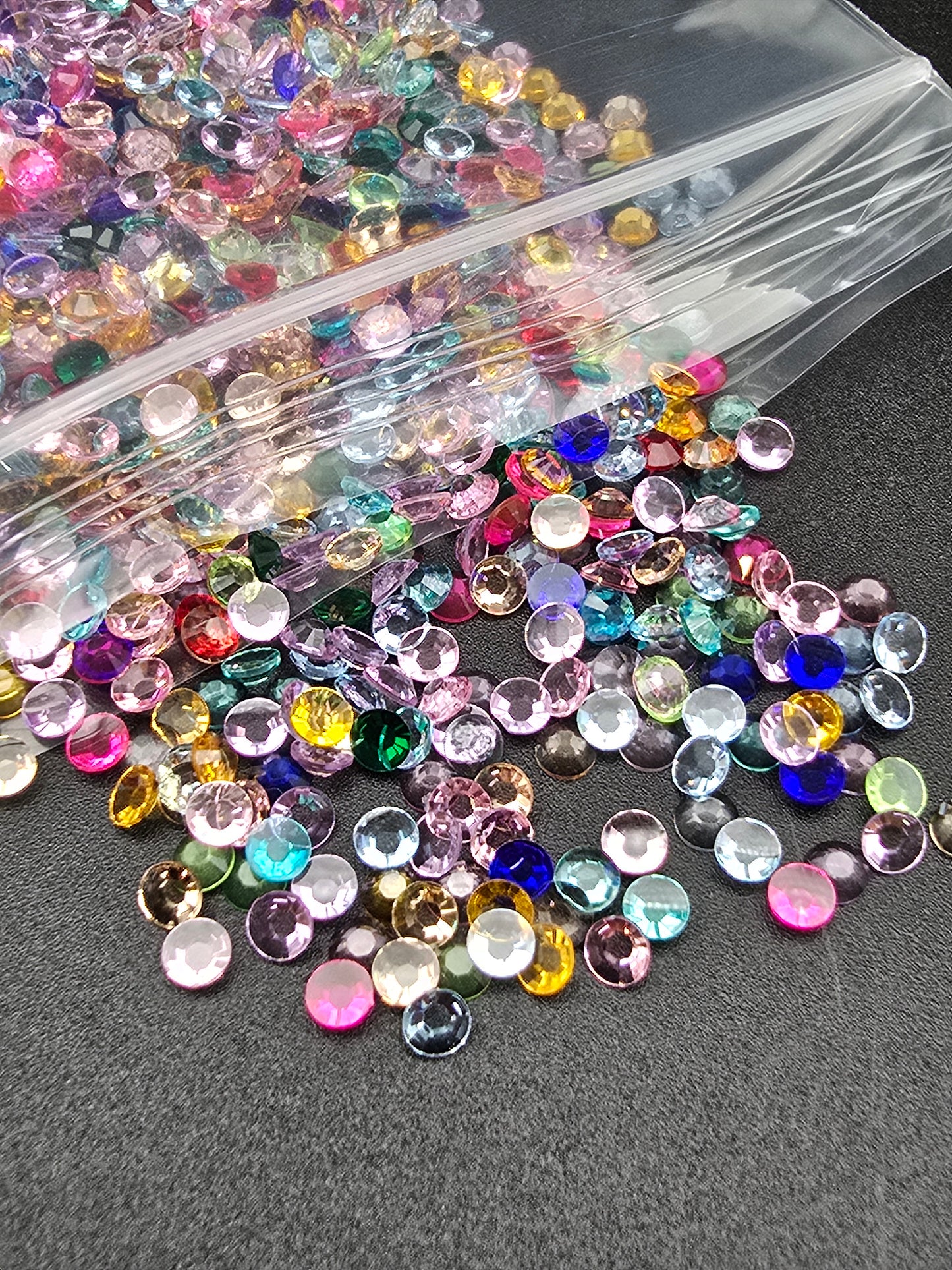 2000 x Resin & Jelly Flat Back Rhinestones 2-6mm Diamante Nail Art Craft Gems UK
