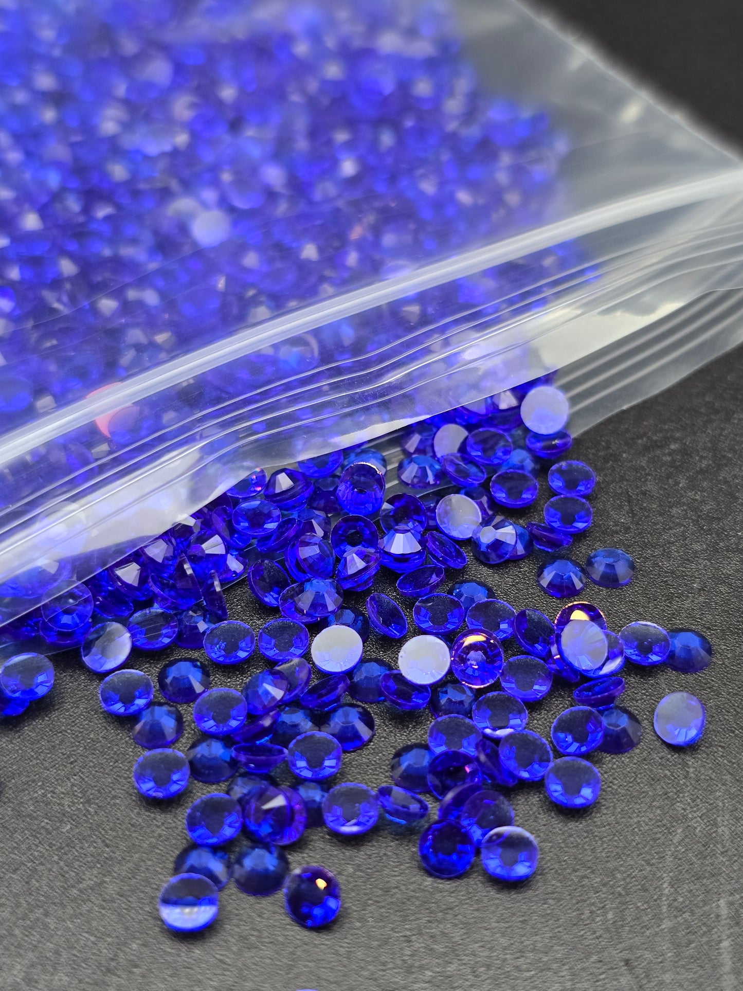 2000 x Resin & Jelly Flat Back Rhinestones 2-6mm Diamante Nail Art Craft Gems UK