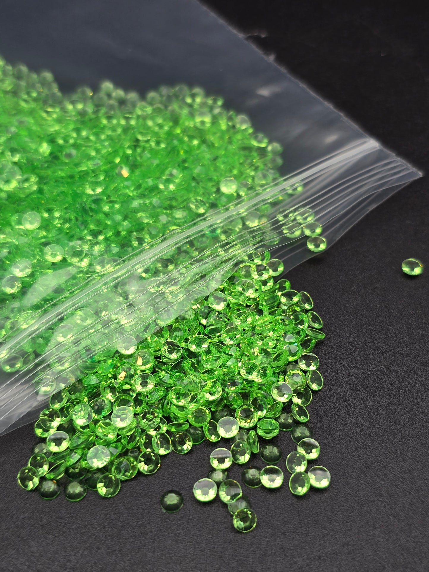 2000 x Resin & Jelly Flat Back Rhinestones 2-6mm Diamante Nail Art Craft Gems UK
