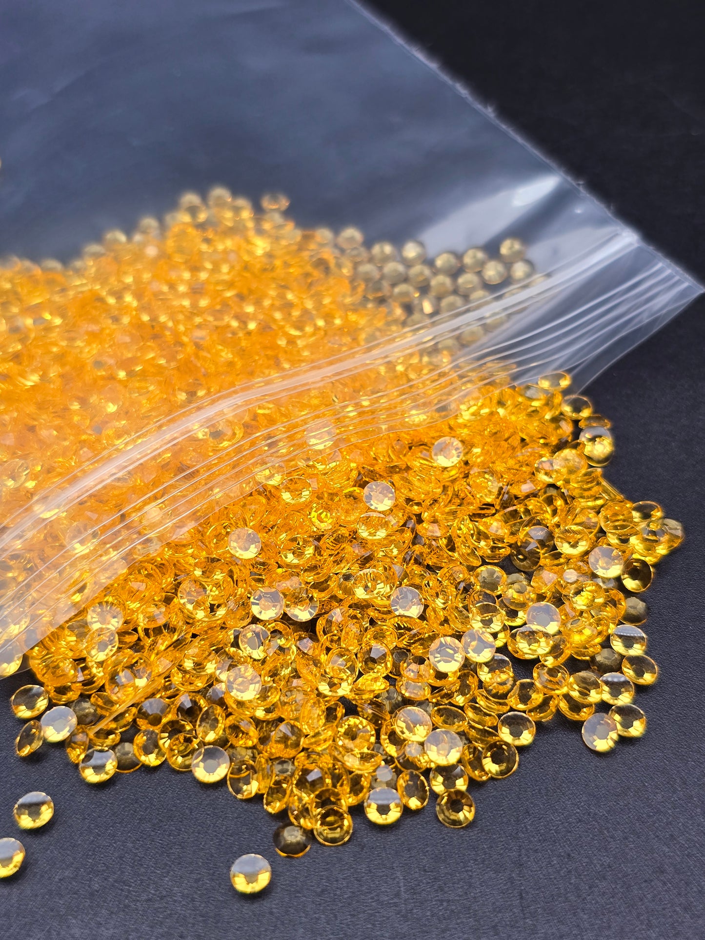 2000 x Resin & Jelly Flat Back Rhinestones 2-6mm Diamante Nail Art Craft Gems UK
