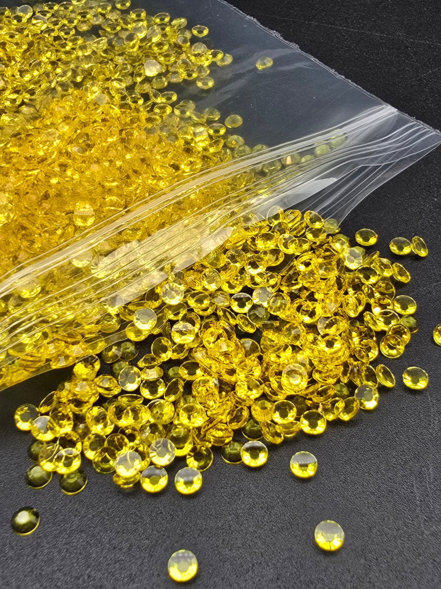 2000 x Resin & Jelly Flat Back Rhinestones 2-6mm Diamante Nail Art Craft Gems UK