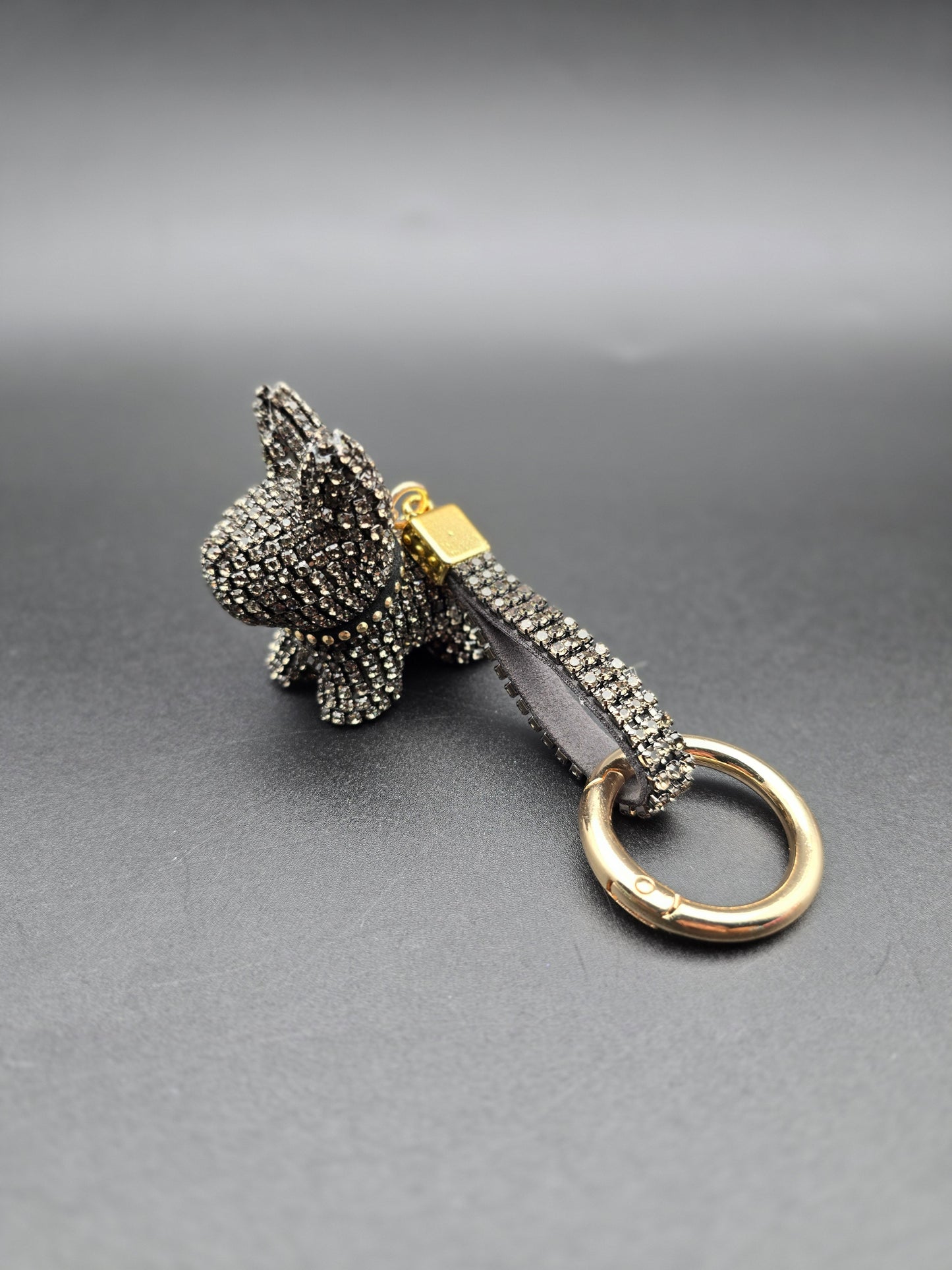 iamond Bulldog Keyring – Bling Crystal Dog Charm for Car Keys, Purse, Handbag, or Backpack – Cute Rhinestone Animal Keychain for Women & Dog Lovers