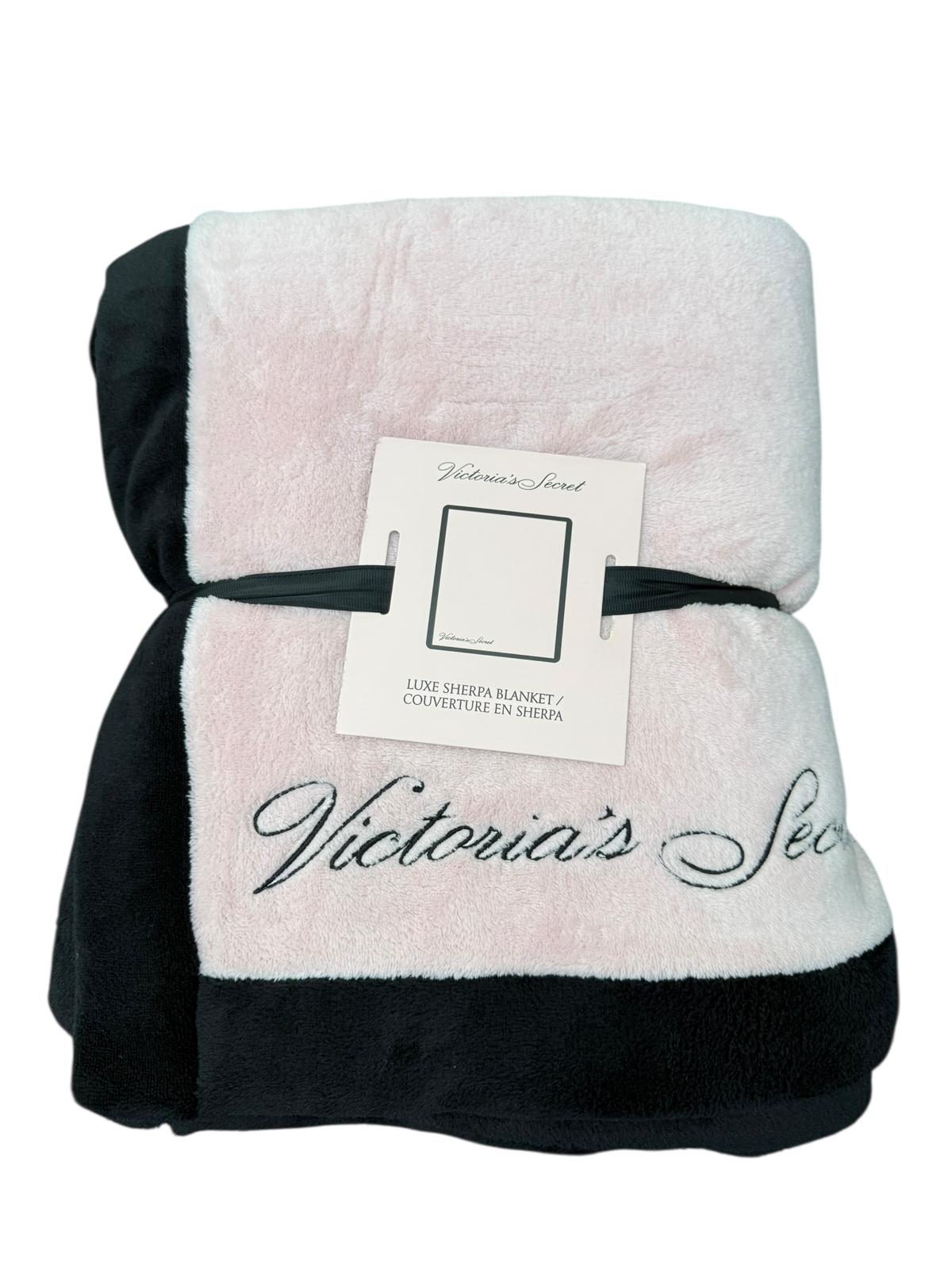 Victoria's Secret XMAS Holiday Edition Red Plaid Sherpa Blanket Brand New