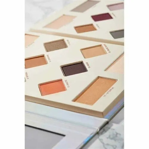 Avon mark. Supreme Eyeshadow Palette Playbook. 20 Matte & Shimmer Shades New